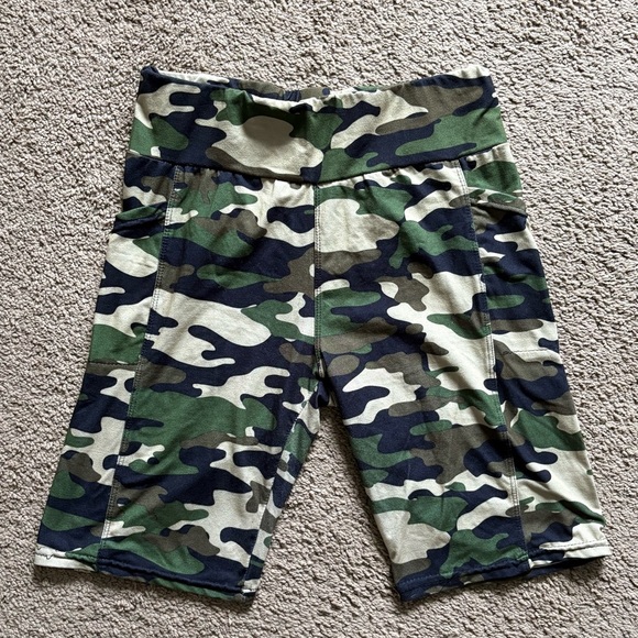 Pants - Camo High-rise Biker Shorts with Pockets